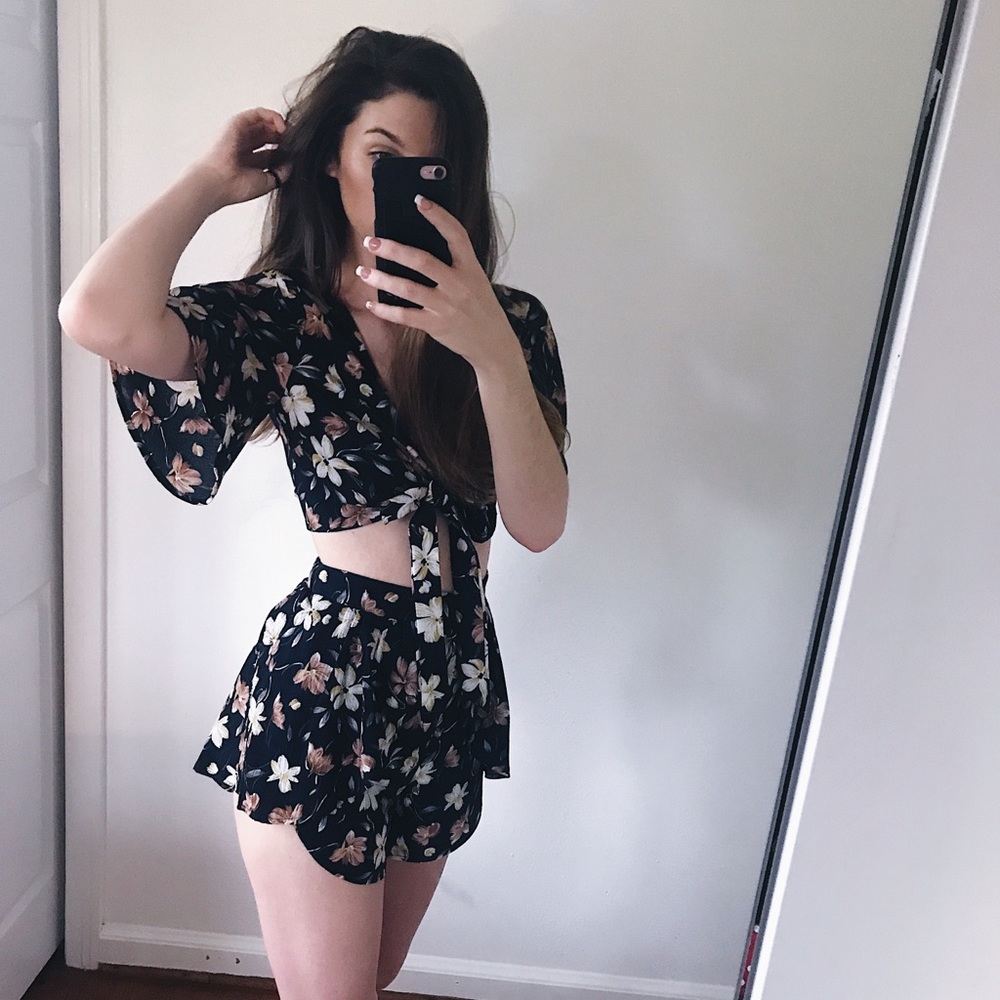 Navy floral‎ crop top set
